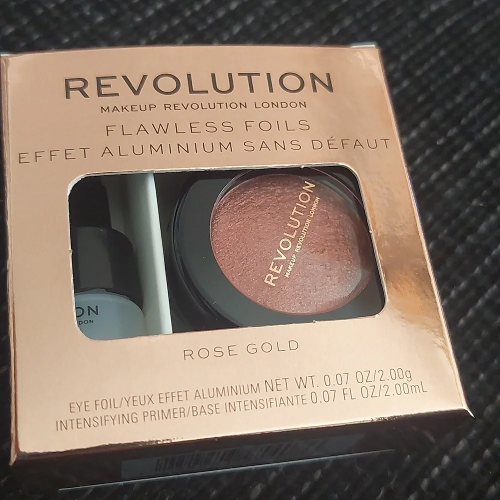 New makeup revolution‎ flawless foils rose gold